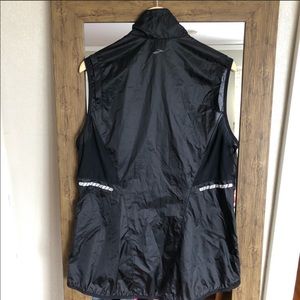 brooks running vest black